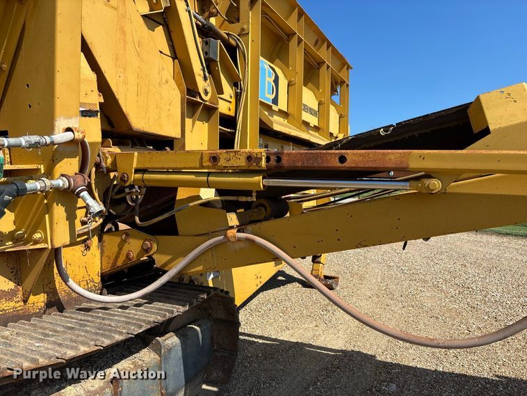 image for item DZ4685 2005 Screen Machine 621T trommel screen
