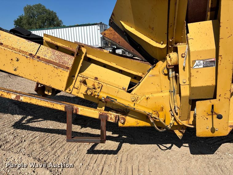 image for item DZ4685 2005 Screen Machine 621T trommel screen