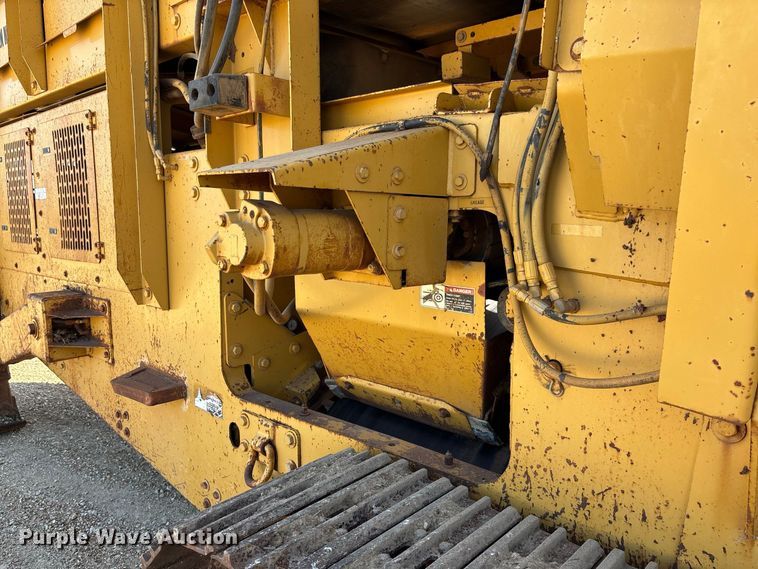 image for item DZ4685 2005 Screen Machine 621T trommel screen