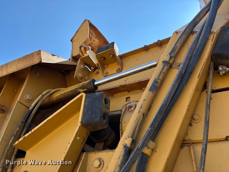 image for item DZ4685 2005 Screen Machine 621T trommel screen