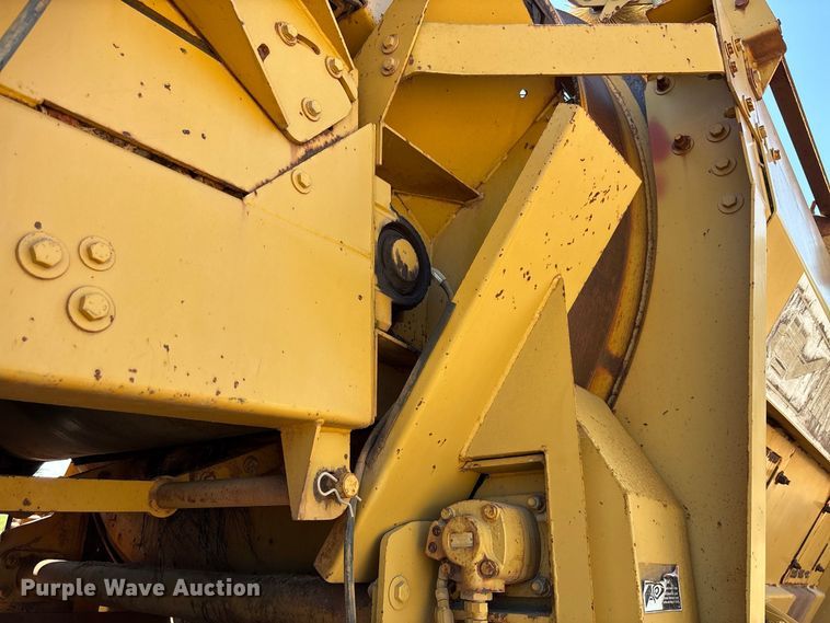 image for item DZ4685 2005 Screen Machine 621T trommel screen