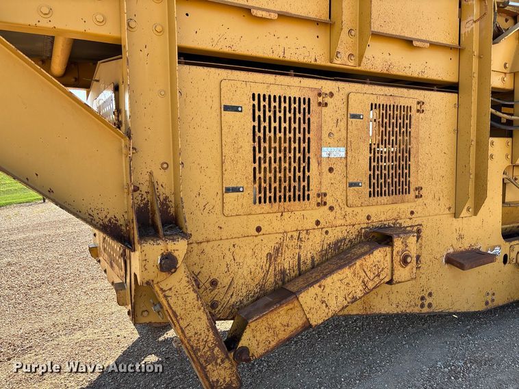 image for item DZ4685 2005 Screen Machine 621T trommel screen