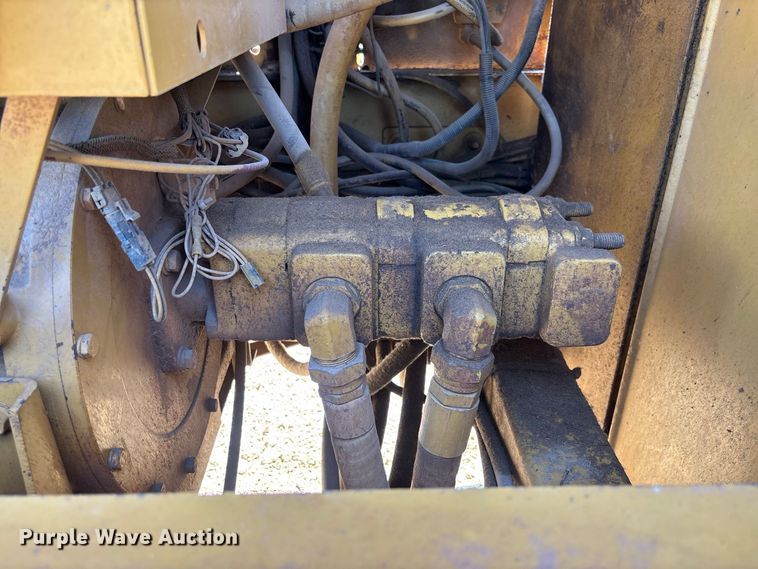 image for item DZ4685 2005 Screen Machine 621T trommel screen