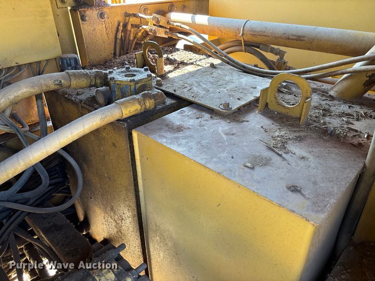 image for item DZ4685 2005 Screen Machine 621T trommel screen