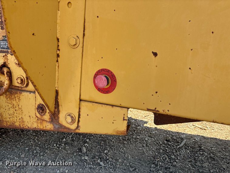 image for item DZ4685 2005 Screen Machine 621T trommel screen