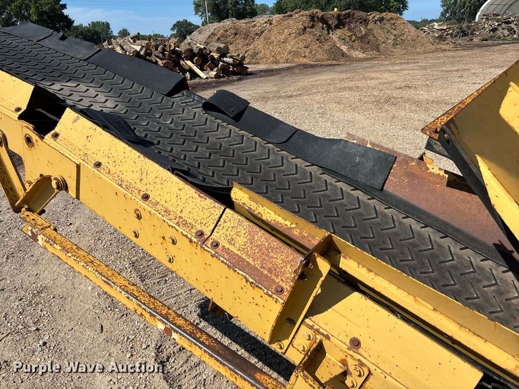 image for item DZ4685 2005 Screen Machine 621T trommel screen