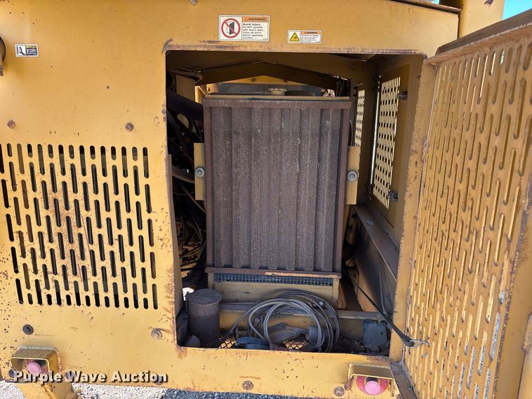 image for item DZ4685 2005 Screen Machine 621T trommel screen