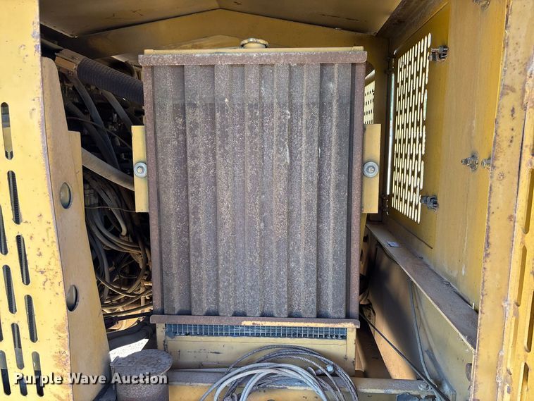 image for item DZ4685 2005 Screen Machine 621T trommel screen