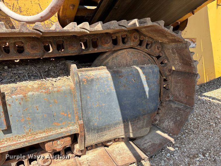 image for item DZ4685 2005 Screen Machine 621T trommel screen