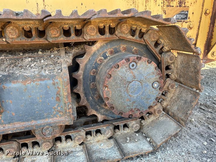 image for item DZ4685 2005 Screen Machine 621T trommel screen