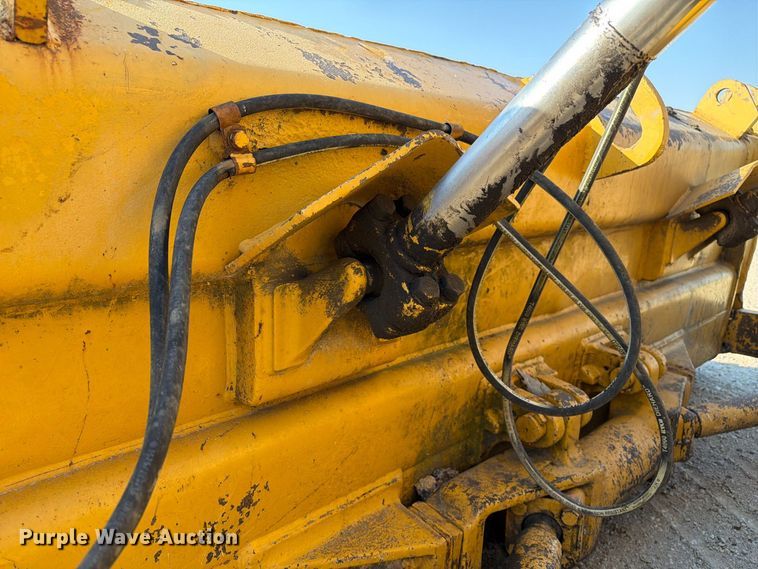 image for item DZ4686 1981 Caterpillar D6D dozer