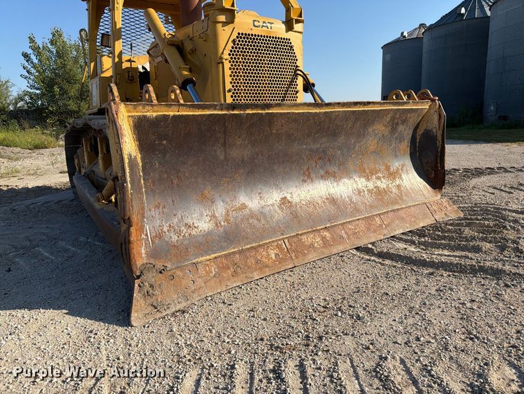 image for item DZ4686 1981 Caterpillar D6D dozer