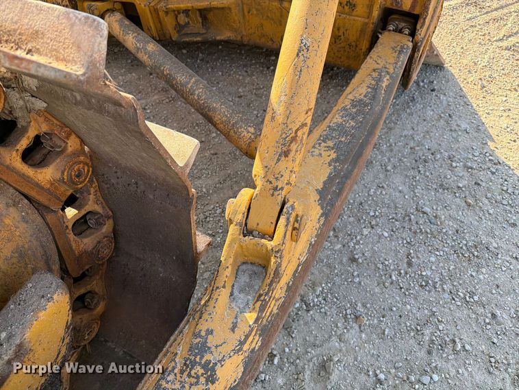 image for item DZ4686 1981 Caterpillar D6D dozer