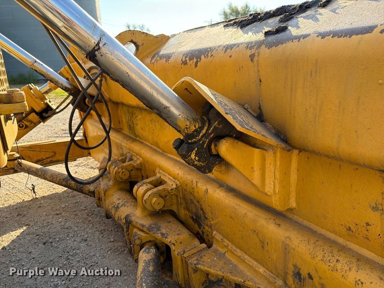 image for item DZ4686 1981 Caterpillar D6D dozer