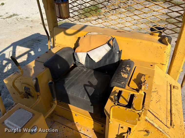 image for item DZ4686 1981 Caterpillar D6D dozer