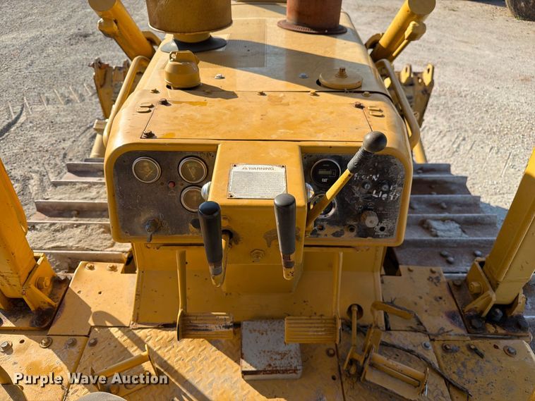 image for item DZ4686 1981 Caterpillar D6D dozer
