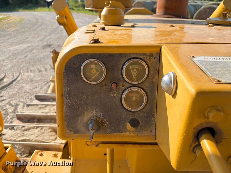 image for item DZ4686 1981 Caterpillar D6D dozer