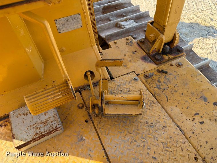 image for item DZ4686 1981 Caterpillar D6D dozer