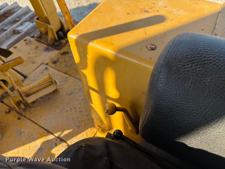 image for item DZ4686 1981 Caterpillar D6D dozer
