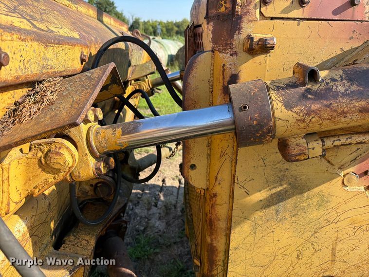 image for item DZ4687 1976 Caterpillar D6C dozer