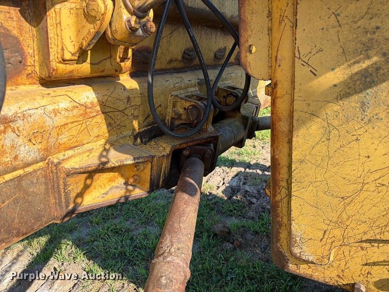 image for item DZ4687 1976 Caterpillar D6C dozer