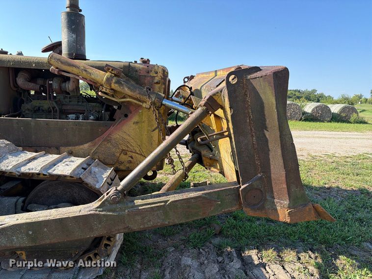 image for item DZ4687 1976 Caterpillar D6C dozer
