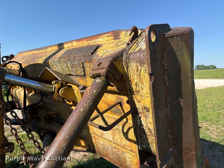 image for item DZ4687 1976 Caterpillar D6C dozer