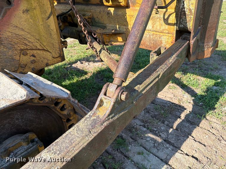image for item DZ4687 1976 Caterpillar D6C dozer