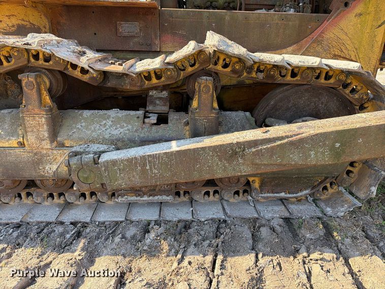 image for item DZ4687 1976 Caterpillar D6C dozer