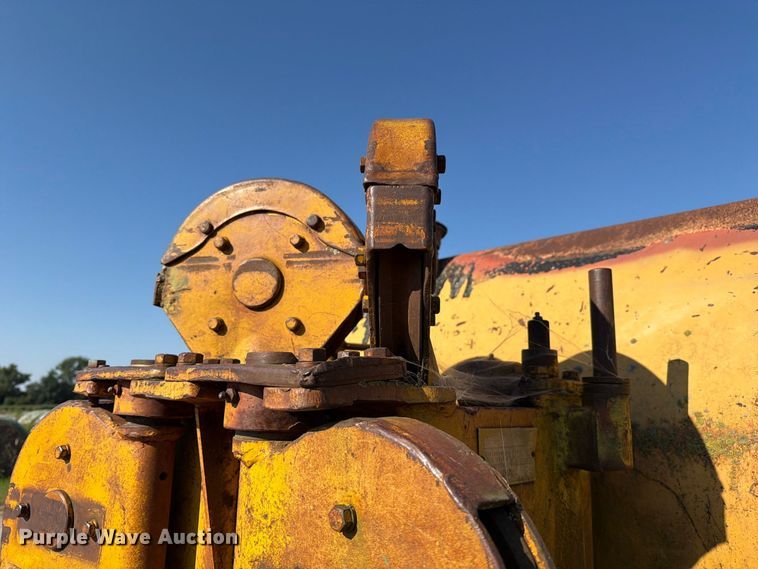 image for item DZ4687 1976 Caterpillar D6C dozer