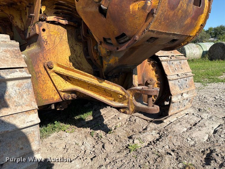 image for item DZ4687 1976 Caterpillar D6C dozer