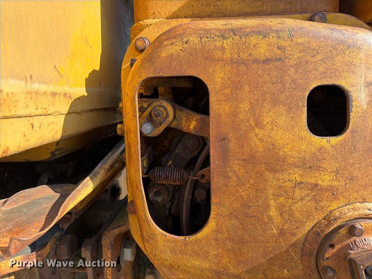 image for item DZ4687 1976 Caterpillar D6C dozer