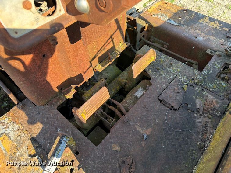 image for item DZ4687 1976 Caterpillar D6C dozer