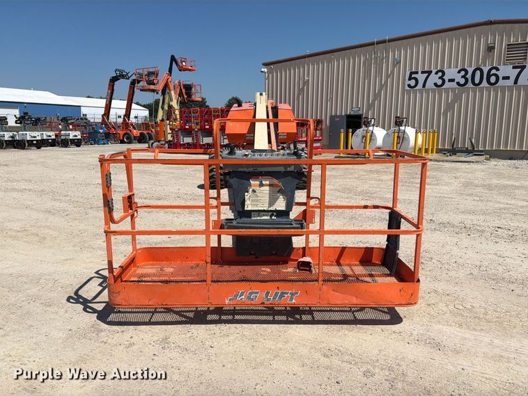 image for item DZ4699 2007 JLG 660SJ boom lift