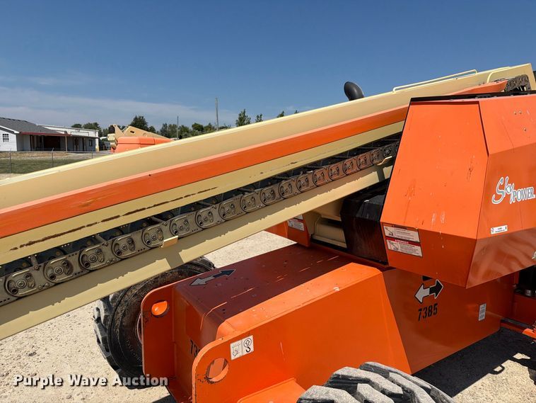image for item DZ4699 2007 JLG 660SJ boom lift