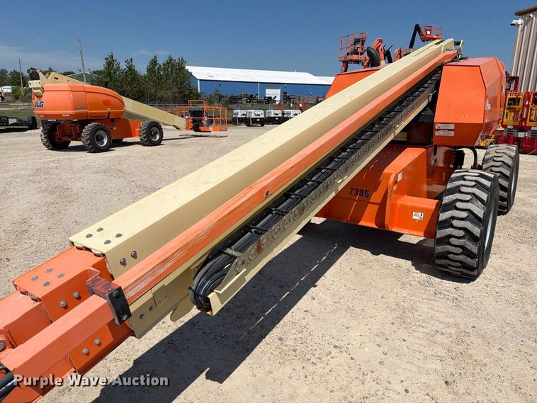image for item DZ4699 2007 JLG 660SJ boom lift