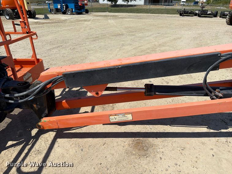 image for item DZ4699 2007 JLG 660SJ boom lift