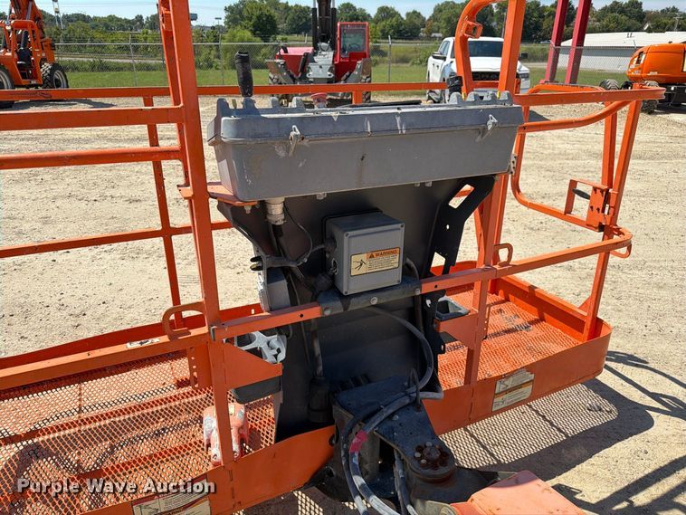 image for item DZ4699 2007 JLG 660SJ boom lift