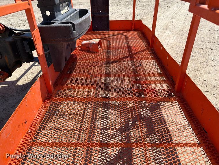 image for item DZ4699 2007 JLG 660SJ boom lift
