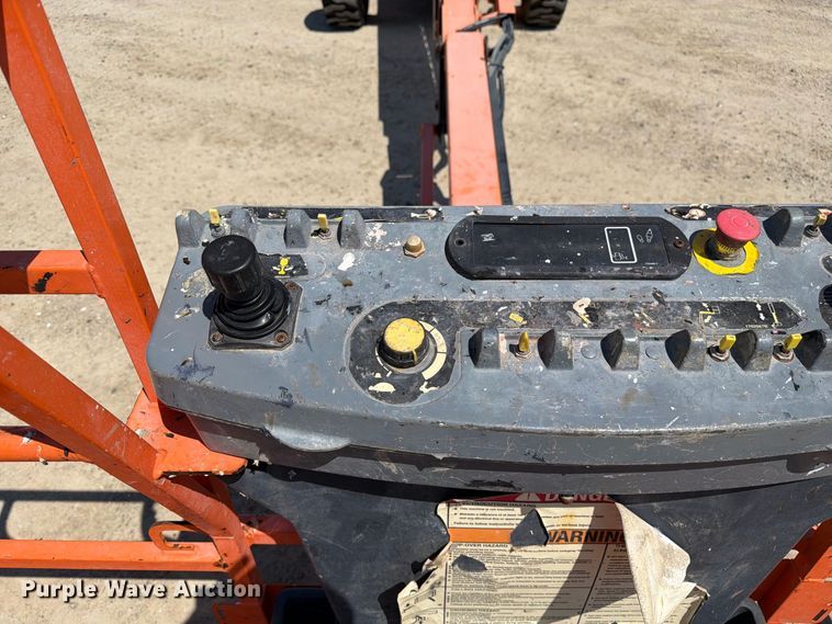 image for item DZ4699 2007 JLG 660SJ boom lift
