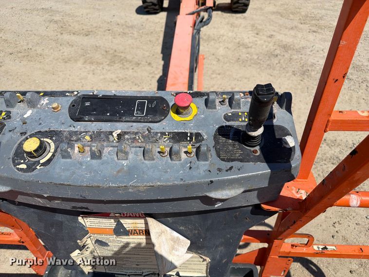 image for item DZ4699 2007 JLG 660SJ boom lift