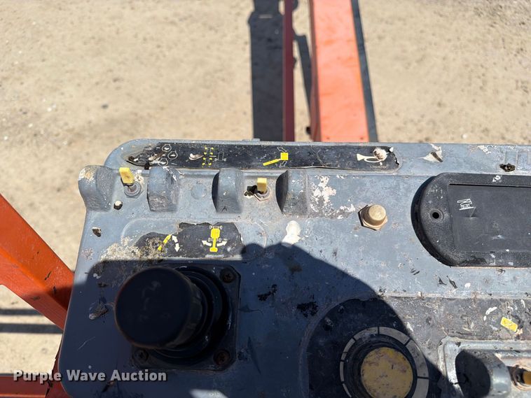 image for item DZ4699 2007 JLG 660SJ boom lift