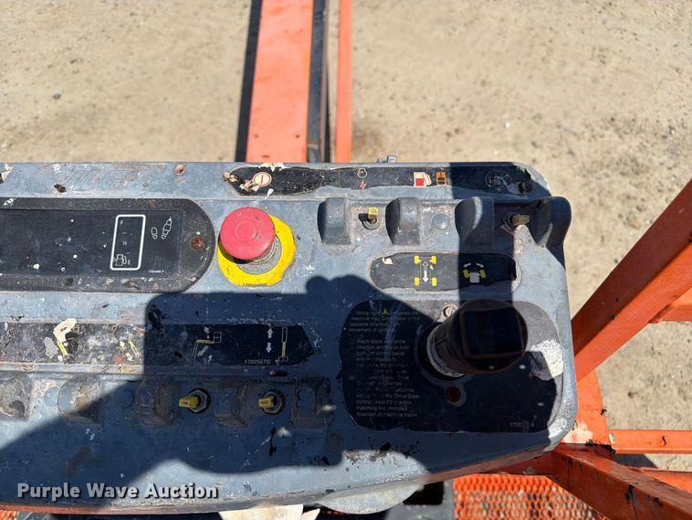 image for item DZ4699 2007 JLG 660SJ boom lift