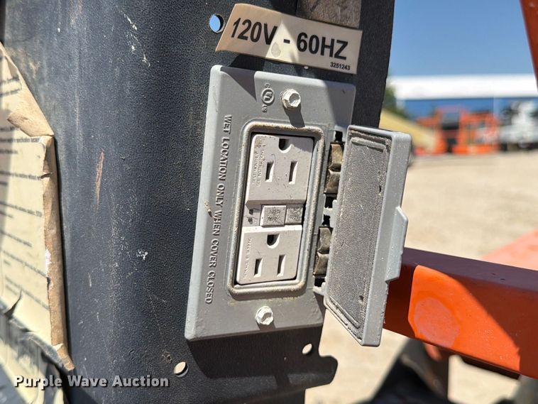 image for item DZ4699 2007 JLG 660SJ boom lift