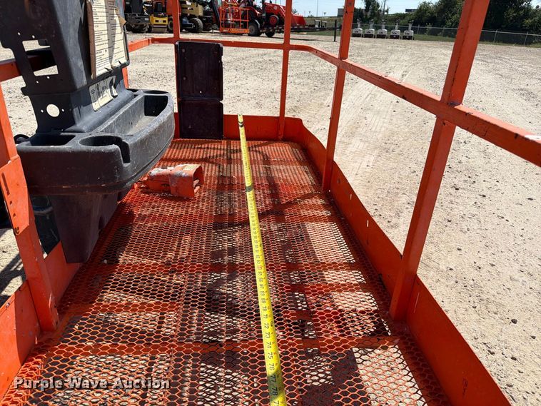 image for item DZ4699 2007 JLG 660SJ boom lift