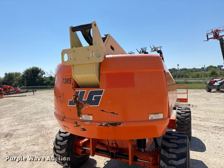 image for item DZ4699 2007 JLG 660SJ boom lift