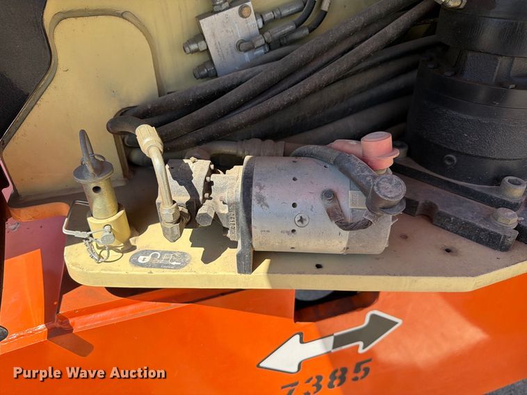 image for item DZ4699 2007 JLG 660SJ boom lift