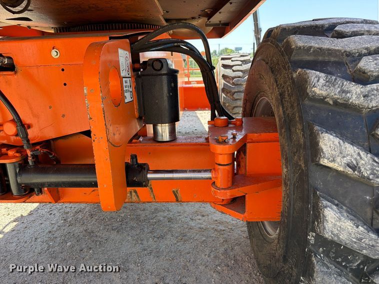 image for item DZ4699 2007 JLG 660SJ boom lift
