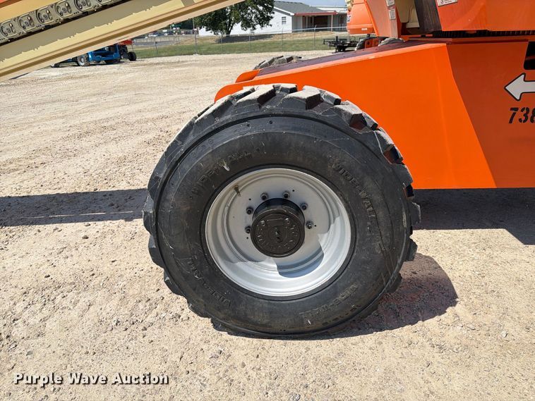image for item DZ4699 2007 JLG 660SJ boom lift