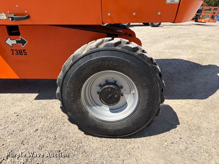 image for item DZ4699 2007 JLG 660SJ boom lift